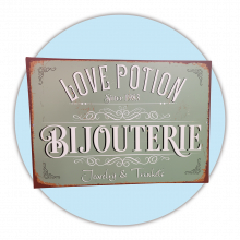 Bijouterie ~  Jewelry & Trinkets