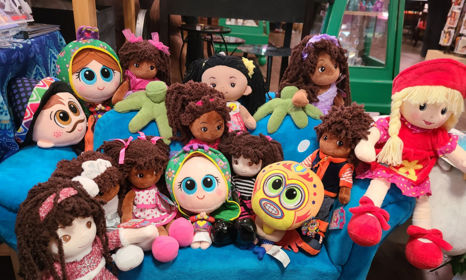 Plushie Party 309588192_511586570942104_9169478180551427275_n.jpg