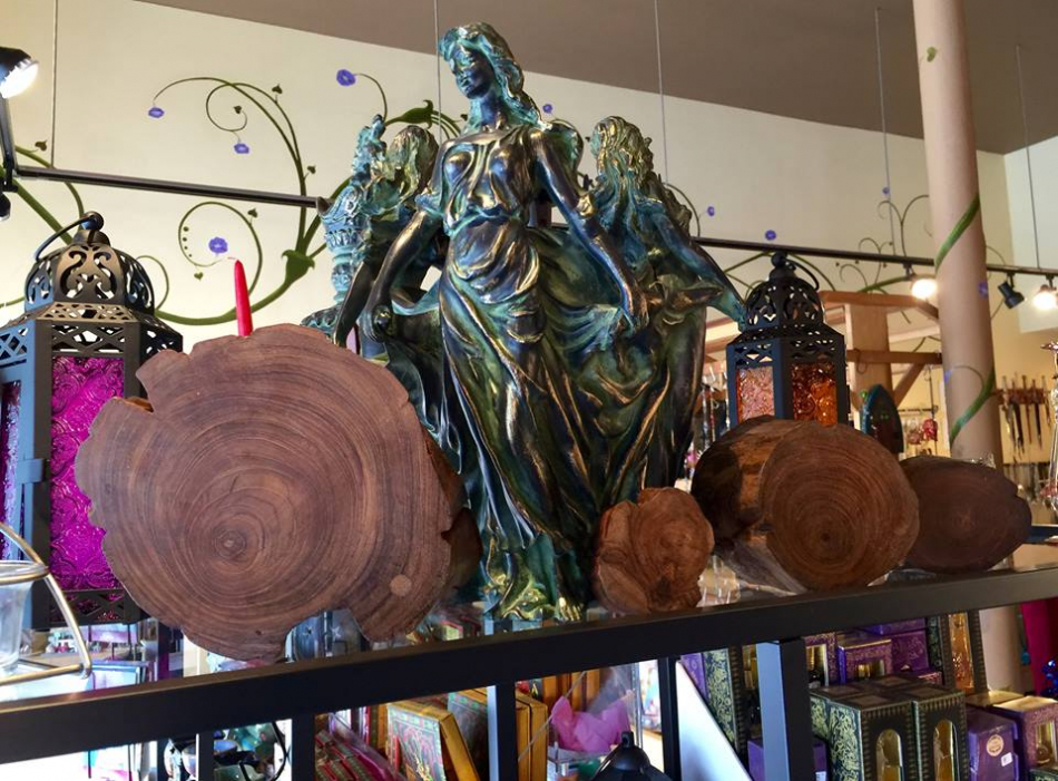 Statues statues_teak.jpg