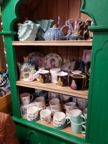 Middle Earthenware Mugs